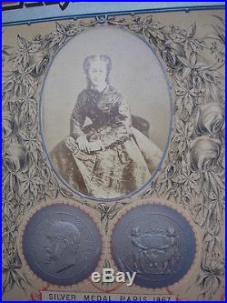 AFFICHE ANCIENNE BISCUITS EUGENIE PORTRAIT IMPERATRICE EUGENIE MEDAILLES EXPO