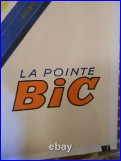 Elle Court Elle Court La Pointe Bic Par Raymond Savignac