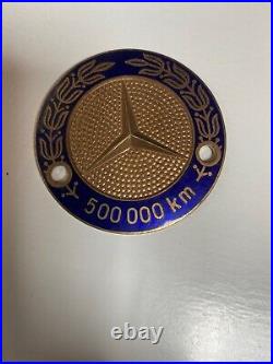 Rare Badge automobile ancienne Mercedes Benz 500 000 KM